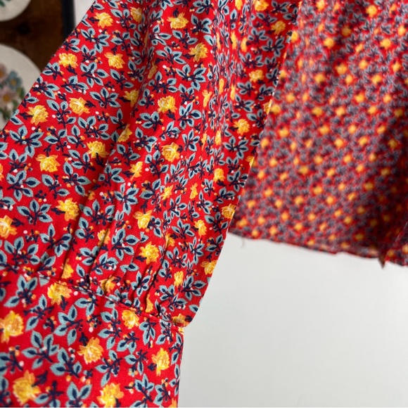 1960s Dagger Collar Kids Floral Button Down Top - Picture 4 of 7